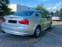 Gebraucht BMW 325 218 PS (160 kW) 2009 Silber Limousine