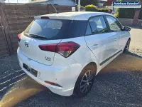 Gebraucht Hyundai i20 101 PS (74 kW) 2017 Weiß Kleinwagen