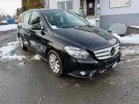Gebraucht Mercedes B180 109 PS (80 kW) 2014 Schwarz Kleinwagen