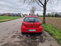 Gebraucht Toyota Yaris 69 PS (50 kW) 2006 Rot Limousine