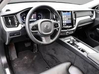 Gebraucht Volvo XC60 Plus 197 PS (144 kW) 2023 Silber SUV