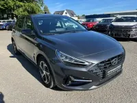 Gebraucht Hyundai i30 Intro Edition 159 PS (116 kW) 2020 Dark knight / mic (schwarz) Limousine