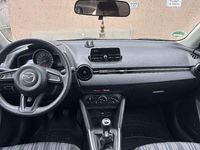 Używany Mazda 2 Center-Line 75 KM (55 kW) 2019 Biały Sedan/Limuzyna