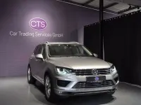 Gebraucht VW Touareg 262 PS (192 kW) 2015 Tungsten silver SUV