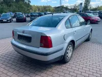 Gebraucht VW Passat 101 PS (74 kW) 1997 Grau Limousine