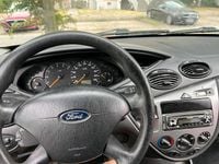 Gebraucht Ford Focus 105 PS (77 kW) 2002 Rot Kleinwagen