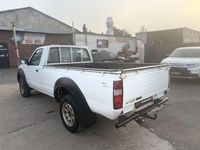 Gebraucht Nissan Navara 133 PS (97 kW) 2009 Weiß Pickup