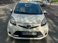 Gebraucht Toyota Aygo 68 PS (50 kW) 2013 Weiß Kleinwagen
