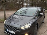 Gebraucht Ford S-MAX Titanium 241 PS (177 kW) 2017 Grau Van / Kleinbus
