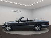 Gebraucht Mercedes E220 Classic 150 PS (110 kW) 1994 Schwarz Cabrio