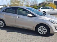 Gebraucht Hyundai i30 Pure 101 PS (74 kW) 2017 Beige Limousine