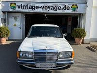 Gebraucht Mercedes 200 109 PS (80 kW) 1981 Weiß Limousine