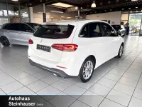 Gebraucht Mercedes B180 Progressive 136 PS (100 kW) 2019 Weiß Kleinwagen