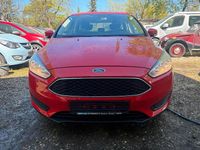 Gebraucht Ford Focus Trend 101 PS (74 kW) 2017 Rot Limousine