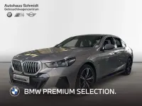 Gebraucht BMW 550e M Sport 313 PS (230 kW) 2025 Oxidgrau Limousine