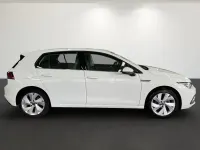 Gebraucht VW Golf VIII Style 150 PS (110 kW) 2022 Pure white Limousine