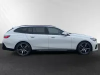 Gebraucht BMW 520 Performance 197 PS (144 kW) 2025 Mineralweiß metallic Kombi