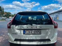 Gebraucht Volvo XC60 Momentum 163 PS (119 kW) 2011 Weiß SUV