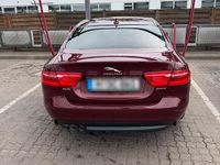 Gebraucht Jaguar XE Pure 179 PS (131 kW) 2015 Rot Limousine