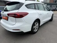 Używany Ford Focus Titanium 116 KM (85 kW) 2023 Biały Sedan/Limuzyna