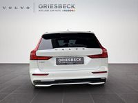 Gebraucht Volvo V60 Plus 455 PS (334 kW) 2023 Crystal white pearl / metallic Kombi