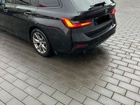 Gebraucht BMW 320 Advantage 190 PS (139 kW) 2020 Schwarz Kombi