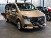 Gebraucht Mercedes V220 Style 163 PS (119 kW) 2024 Kalaharigold met. Van / Kleinbus