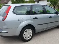 Gebraucht Ford Focus Trend 101 PS (74 kW) 2005 Silber Limousine
