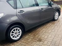 Gebraucht Toyota Verso 126 PS (92 kW) 2012 Grau Van / Kleinbus