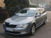 Gebraucht Skoda Superb 140 PS (102 kW) 2012 Grau Kombi