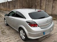 Gebraucht Opel Astra GTC 115 PS (84 kW) 2011 Silber Coupé