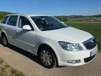 Gebraucht Skoda Octavia Ambition 105 PS (77 kW) 2012 Weiß Kombi