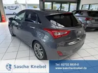 Gebraucht Hyundai i30 Premium 135 PS (99 kW) 2016 Grau Limousine