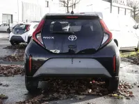 Neu Toyota Aygo X 72 PS (52 kW) 2026 Grau SUV