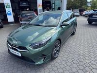 Neu Kia Ceed Sportswagon Plus 140 PS (102 kW) 2025 Grün Kombi