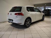 Gebraucht VW Golf VII LOUNGE 125 PS (91 kW) 2015 Weiß Limousine