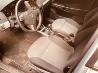 Używany Opel Astra 90 KM (66 kW) 2007 Srebrny Sedan/Limuzyna
