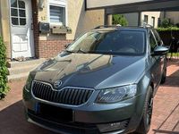 Usado Skoda Octavia 150 HP (110 kW) 2015 Cinzento Citadino