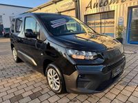 Neu Fiat Doblò 102 PS (75 kW) 2025 Cinema schwarz Van / Kleinbus