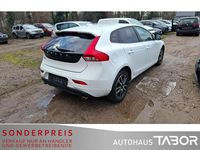 Gebraucht Volvo V40 Momentum 190 PS (139 kW) 2017 Ice white, solid / solid Kombi