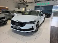 Neu Skoda Superb SportLine 204 PS (150 kW) 2026 Kristallweiß uni Kombi