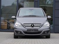 Gebraucht Mercedes B200 140 PS (102 kW) 2011 Grau Van / Kleinbus