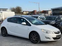 Gebraucht Opel Astra Design Edition 116 PS (85 kW) 2011 Weiß Limousine