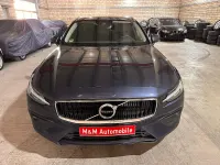 Gebraucht Volvo V60 Momentum 190 PS (139 kW) 2020 Blau Kombi