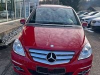 Gebraucht Mercedes B200 Sport 136 PS (100 kW) 2011 Rot Van / Kleinbus