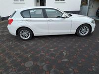 Gebraucht BMW 118 Advantage 136 PS (100 kW) 2018 Weiß Kleinwagen