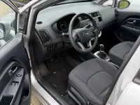 Gebraucht Kia Rio 109 PS (80 kW) 2015 Silber Limousine