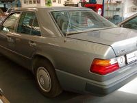 Gebraucht Mercedes E230 132 PS (97 kW) 1987 Grau Limousine