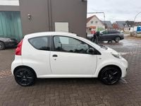 Gebraucht Peugeot 107 68 PS (50 kW) 2010 Weiß Kleinwagen