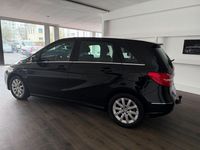 Gebraucht Mercedes B180 122 PS (89 kW) 2014 Schwarz Van / Kleinbus